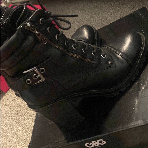Guess women’s size 8 boots . - Picture 4 of 4
